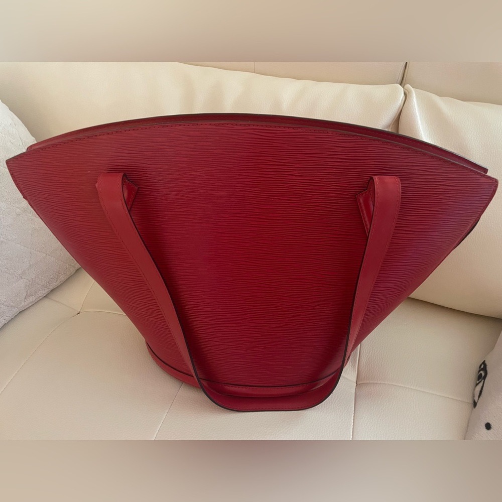 Rubis Epi Louis Vuitton St. Jacques single slit pocket zip closure at top. - Picture 6 of 7